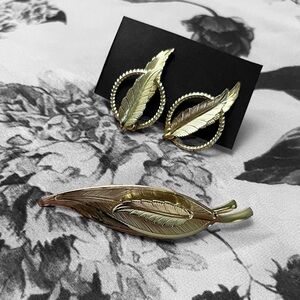 Vintage feather set